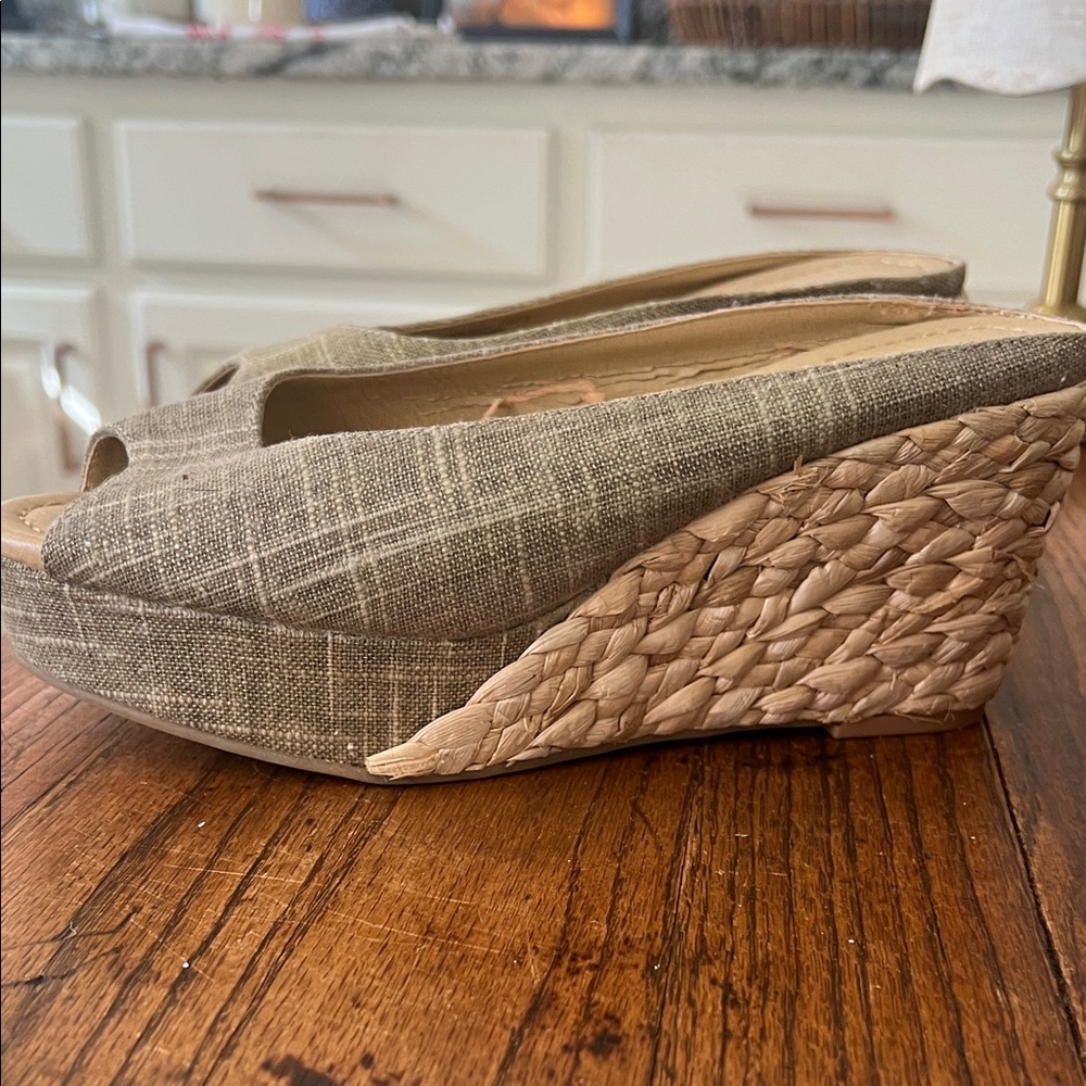 CL by Laundry Textured Tan Wedges